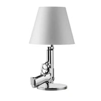 lampe de chevet design en forme d'arme à feu 